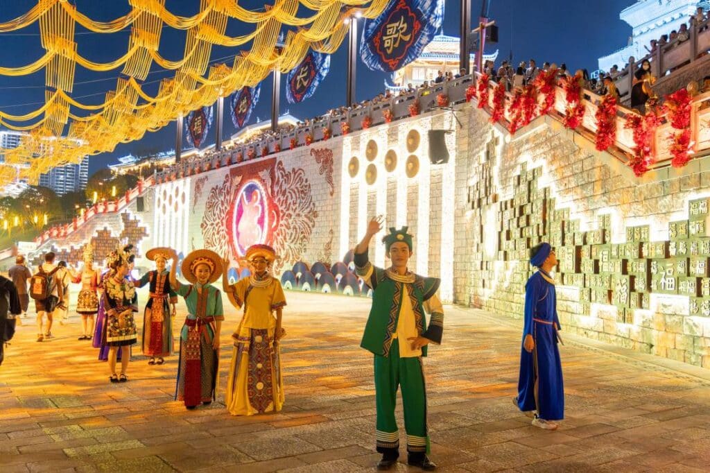 Huaihua เมืองหวยฮวา มณฑลหูหนาน เปิดฉากการประชุมว่าด้วยการพัฒนาการท่องเที่ยวมณฑลหูหนาน ครั้งที่ 5