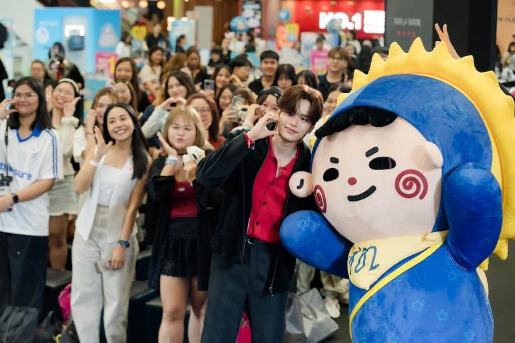 MAY PR 2025 09 06 181220 “KATE ร่วมกับ EVEANDBOY และ เดอะมอลล์ไลฟ์สโตร์ บางกะปิ จัดงาน‘LIGHTS ON SHADOW’ Eventนำทีม Brand Muse ‘ตู–ต้นตะวัน’ เผยสไตล์อันเป็นเอกลักษณ์Cool & Sharpพร้อมอินฟลูเอนเซอร์ชื่อดัง เก่ง–น้ำปิง, มาร์ค และจัมโม่ ตอกย้ำกลยุทธ์เจาะ Gen Z กับกิจกรรมเอ็กซ์คลูซีฟเพียบ!”