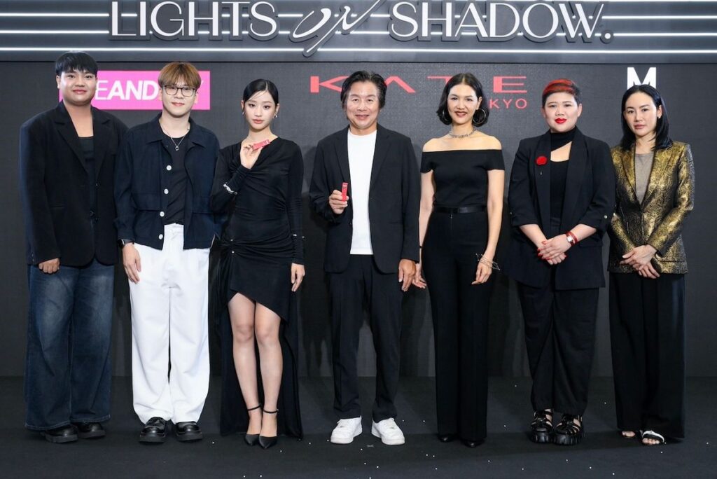 MAY PR 2025 09 13 145726 “KATE ร่วมกับ EVEANDBOY และ เดอะมอลล์ไลฟ์สโตร์ บางกะปิ จัดงาน‘LIGHTS ON SHADOW’ Eventนำทีม Brand Muse ‘ตู–ต้นตะวัน’ เผยสไตล์อันเป็นเอกลักษณ์Cool & Sharpพร้อมอินฟลูเอนเซอร์ชื่อดัง เก่ง–น้ำปิง, มาร์ค และจัมโม่ ตอกย้ำกลยุทธ์เจาะ Gen Z กับกิจกรรมเอ็กซ์คลูซีฟเพียบ!”
