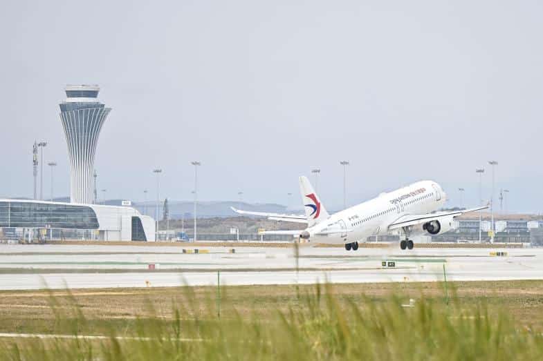 20251104 Baiyun Airport 1 สนามบินกว่างโจว ไป๋อวิ๋น เปิดอาคารผู้โดยสาร 3 ประเดิมเที่ยวบินปฐมฤกษ์ด้วยเครื่องบิน C919 ฝีมือจีน
