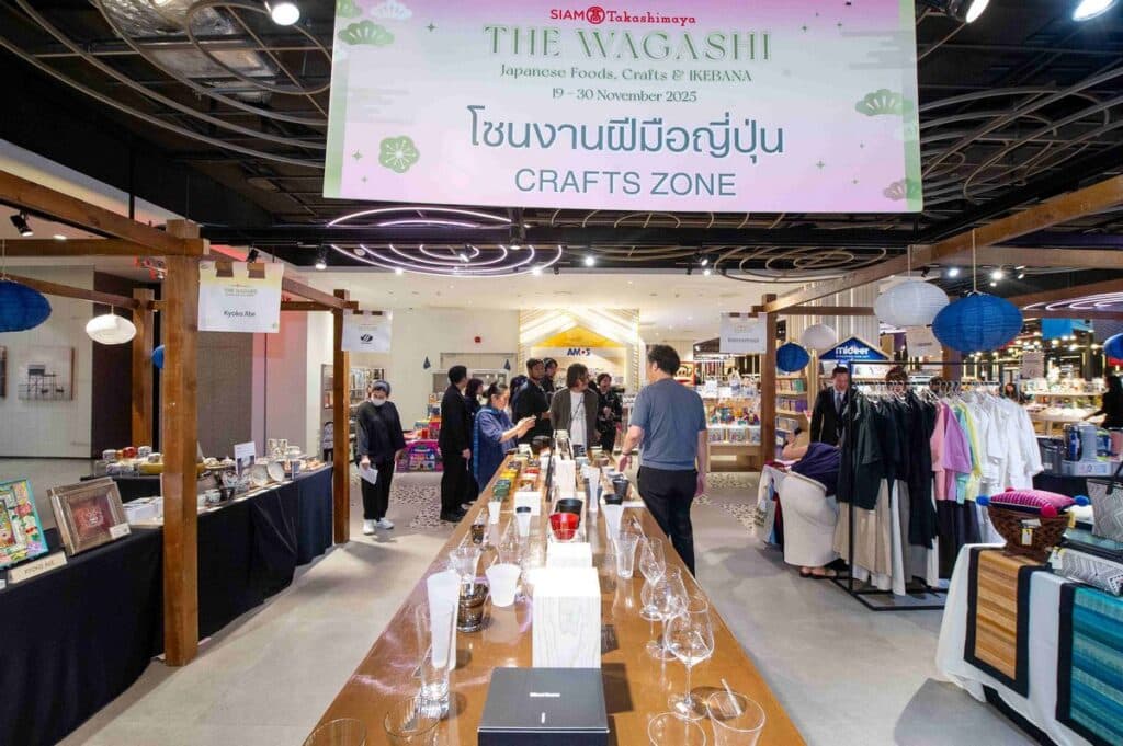 MAY PR 2025 11 20 175031 สยาม ทาคาชิมายะ ณ ไอคอนสยาม มอบความพิเศษแทนคำขอบคุณ 7 ปีที่เคียงข้างกัน ในเทศกาล THE WAGASHI Japanese Foods, Crafts & IKEBANA ตื่นตากับเมนูขนม WAGASHI รังสรรค์โดย 7 เชฟดังบินตรงจากญี่ปุ่น งดงามกับศิลปะการจัดดอกไม้เก่าแก่ IKEBANA ช็อปงาน Craft Rare Item สุดเก๋ไก๋!! พร้อมรับโปรโมชันลดทั้งห้างสูงสุด 50%!!