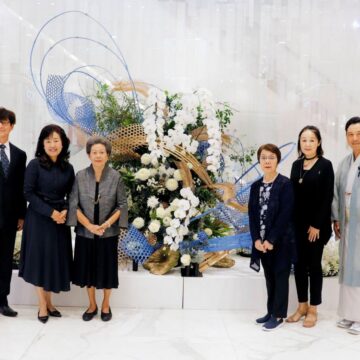 MAY PR 2025 11 24 161218 สยาม ทาคาชิมายะ ณ ไอคอนสยาม มอบความพิเศษแทนคำขอบคุณ 7 ปีที่เคียงข้างกัน ในเทศกาล THE WAGASHI Japanese Foods, Crafts & IKEBANA ตื่นตากับเมนูขนม WAGASHI รังสรรค์โดย 7 เชฟดังบินตรงจากญี่ปุ่น งดงามกับศิลปะการจัดดอกไม้เก่าแก่ IKEBANA ช็อปงาน Craft Rare Item สุดเก๋ไก๋!! พร้อมรับโปรโมชันลดทั้งห้างสูงสุด 50%!!