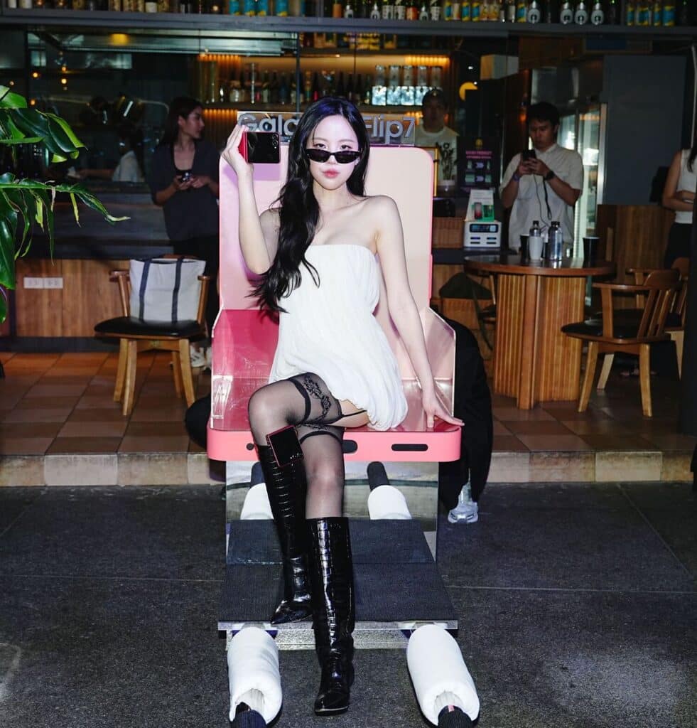 MAY PR 2025 12 20 193342 ซัมซุง ดึง 2 สาว แพต-ชญานิษฐ์ เจนิส-เจณิสตา เข้าบ้าน TeamGalaxy ชูภาพมือถือจอพับที่ตัวจี๊ดต้องมี จัดงาน "เปิดตี้ไอ่เพื่อนรักจอพับ"