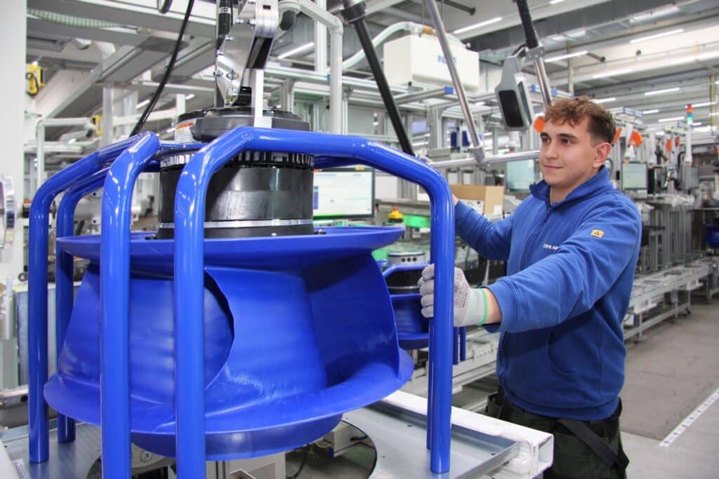 ZIEHL ABEGG 3 ZIEHL-ABEGG ทะลุ “หนึ่งพันล้านยูโร” เป็นครั้งแรก ผู้นำเทคโนโลยีจากเยอรมนีตอนใต้เติบโตมากกว่า 12% แรงหนุนจากตลาดต่างประเทศ โดยเฉพาะสหรัฐฯ และจีน