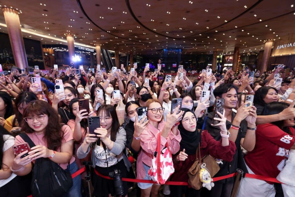 MAY PR 2026 02 09 190421 ทรู เขย่าตลาดต่อเนื่อง! ชูจุดยืน "Alpha Ready สร้างปรากฏการณ์ Z-Nomenon เจาะ Gen Z และ Alpha ด้วยกิจกรรมที่ "เข้าใจ-เข้าถึง" เสิร์ฟฟิน 2 คู่จิ้นสุดฮอตแห่งยุค “เจมีไนน์–โฟร์ท” และ “ฟอส–บุ๊ค” ขึ้นเวทีเดียวกันครั้งแรกกรี๊ดสะใจกระหึ่มฮอลล