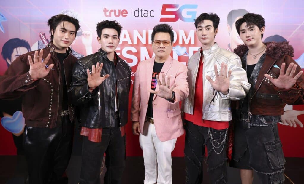 MAY PR 2026 02 09 191145 ทรู เขย่าตลาดต่อเนื่อง! ชูจุดยืน "Alpha Ready สร้างปรากฏการณ์ Z-Nomenon เจาะ Gen Z และ Alpha ด้วยกิจกรรมที่ "เข้าใจ-เข้าถึง" เสิร์ฟฟิน 2 คู่จิ้นสุดฮอตแห่งยุค “เจมีไนน์–โฟร์ท” และ “ฟอส–บุ๊ค” ขึ้นเวทีเดียวกันครั้งแรกกรี๊ดสะใจกระหึ่มฮอลล