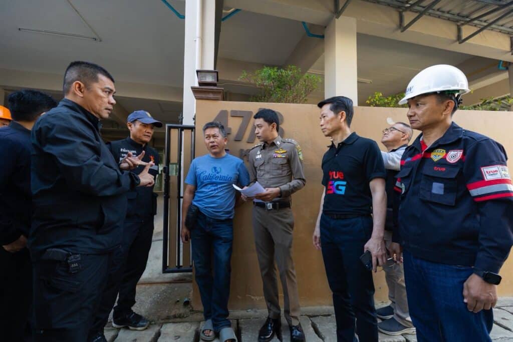 MAY PR 2026 02 13 123319 ทรูร่วมตำรวจ บก.ปอท. และ กสทช. บุกตรวจอาคารต้องสงสัย อ.แม่สาย ตัดอุปกรณ์ส่งเน็ตข้ามแดน เร่งขยายผลเครือข่ายปราบมิจฉาชีพเพื่อความปลอดภัยไซเบอร์ของคนไทย