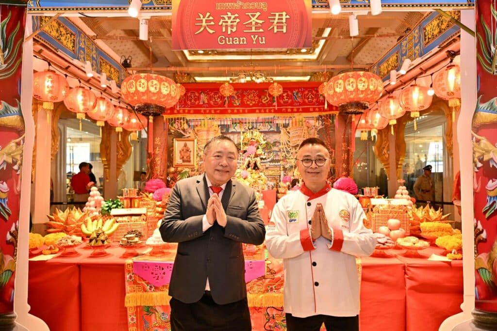 MAY PR 2026 02 13 155921 เมืองสุขสยาม ณ ไอคอนสยาม ต้อนรับเทศกาลตรุษจีนปีม้าไฟ ในงาน สุขสยาม “มหัศจรรย์ ตรุษจีน มั่งมี ศรีสุข” ร่วมสักการะขอพร 3 เทพ และองค์ “เทพกวนอู ขี่ม้าเช็กเธาว์” ตื่นตาประติมากรรมโคมไฟสุดอลังการ ช้อปชิมคาราวานอาหารมงคลสุดเลิศรส