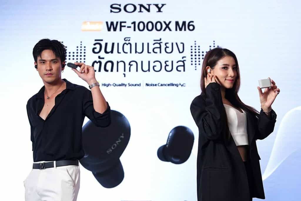 MAY PR 2026 02 25 134212 โซนี่ไทยเปิดตัวหูฟังตัดเสียงรบกวนไร้สายแบบ Truly Wireless รุ่นใหม่ WF-1000XM6 “อินเต็มเสียง ตัดทุกนอยส์” ยกระดับประสบการณ์การฟังให้เป็นอย่างที่คนทำเพลงตั้งใจ ด้วยการจูนเสียงจากทีมงานทำเพลงระดับโลก