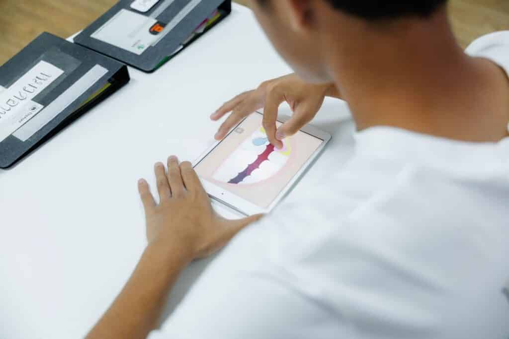 MAY PR 2026 02 19 094149 เมื่อเทคโนโลยีเปิดโลกให้เด็กออทิสติก: ทรูปลูกปัญญา-มูลนิธิออทิสติกไทย เปิดศูนย์เรียนรู้ดิจิทัลเพื่อบุคคลออทิสติกและครอบครัว แห่งที่ 4 จ.ราชบุรี  