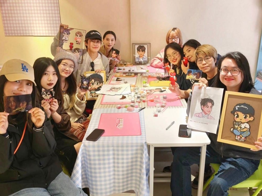 krapalm books reviews 22000007 152136 ไทยจีนพี่น้องกัน ติ๊นา ศุภนาฎ ดังไม่แผ่ว Noicy Pop x Pixoro ดึงร่วมโปรเจ็ค Art Toy จีน