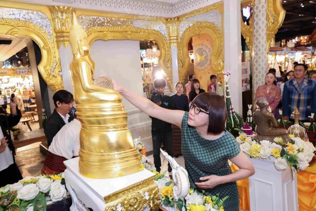 MAY PR 2026 04 08 155631 เมืองสุขสยาม ณ ไอคอนสยาม จับมือพันธมิตรทั้งภาครัฐและเอกชน จัดเทศกาล  “สุขสยาม สนุกสนาน สงกรานต์ บ้านฉัน” รวมสารพัดกิจกรรมความสุขสนุกแบบไทย วันนี้ -15 เมษายน 2569 ณ เมืองสุขสยาม ชั้น G ไอคอนสยาม