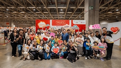 Members of community organizations and Sands China volunteers take part in the seventh Sands Shopping Carnival, which came to a successful close July 26 at Cotai Expo. With the participation of 20 social service organisations and over 100 Sands Cares Ambassadors, the four-day exhibition and sales event provides stakeholders across different sectors in Macao with further opportunities to participate, expand their businesses, and engage with the community. Members of community organizations and Sands China volunteers take part in the seventh Sands Shopping Carnival, which came to a successful close July 26 at Cotai Expo. With the participation of 20 social service organisations and over 100 Sands Cares Ambassadors, the four-day exhibition and sales event provides stakeholders across different sectors in Macao with further opportunities to participate, expand their businesses, and engage with the community.