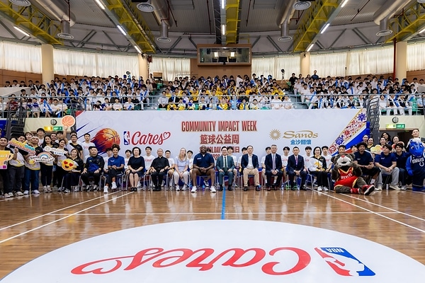 Students enjoy “School Day” at Yuet Wah College, Macau today. The third event of the “NBA Cares x Sands Cares Community Impact Week” brought together approximately 600 participants, including NBA legends and coaches, NBA executives, teachers and students from Yuet Wah College and Colégio Dom Bosco (Yuet Wah) in Macao, as well as Sands China executives and Sands Cares Ambassadors. Students enjoy “School Day” at Yuet Wah College, Macau today. The third event of the “NBA Cares x Sands Cares Community Impact Week” brought together approximately 600 participants, including NBA legends and coaches, NBA executives, teachers and students from Yuet Wah College and Colégio Dom Bosco (Yuet Wah) in Macao, as well as Sands China executives and Sands Cares Ambassadors.