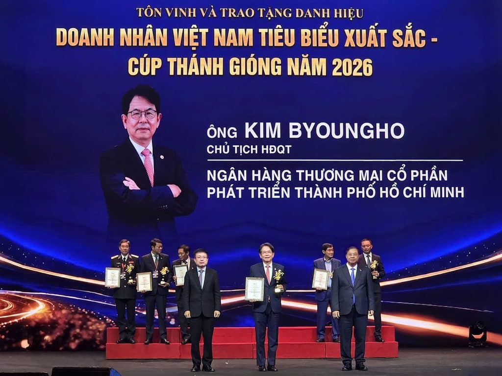 HDBank chairman honoured among Viet Nam’s outstanding entrepreneurs 14
