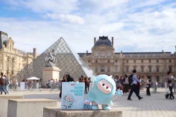 MINISO’s YOYO featured at the Louvre Pyramid in Paris MINISO’s YOYO featured at the Louvre Pyramid in Paris