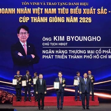 HDBank chairman honoured among Viet Nam’s outstanding entrepreneurs 15